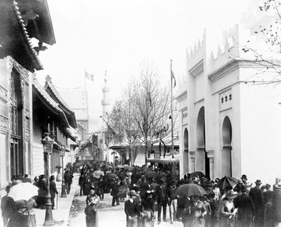 Foule marchant dans une rue du Caire, Exposition de Paris, 1889 - French Photographer